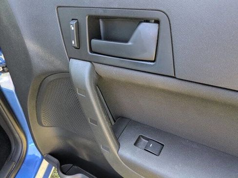 Used 2010 Ford Focus SE image 30