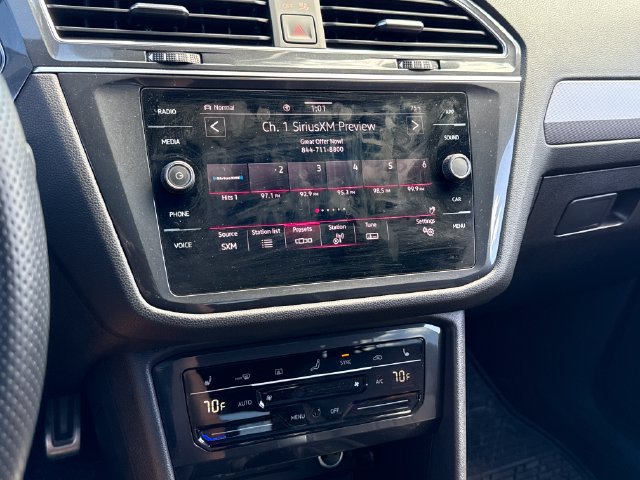Certified 2022 Volkswagen Tiguan SE R-Line AWD/4WD image 29