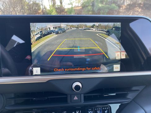 Certified 2025 Toyota Crown Signia image 15