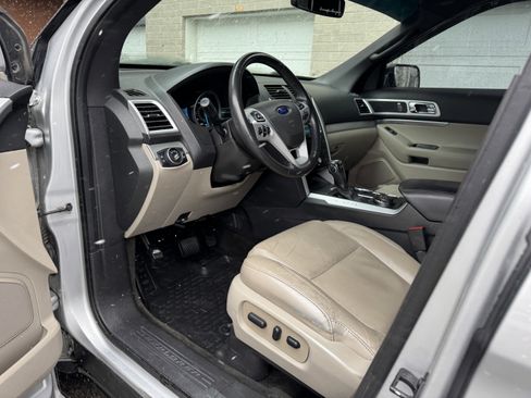 Used 2015 Ford Explorer XLT w/ Equipment Group 202B image 15