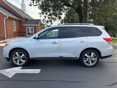 Used 2013 Nissan Pathfinder Platinum AWD/4WD image 9