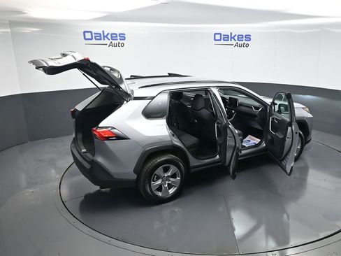 Used 2025 Toyota RAV4 XLE AWD/4WD image 58