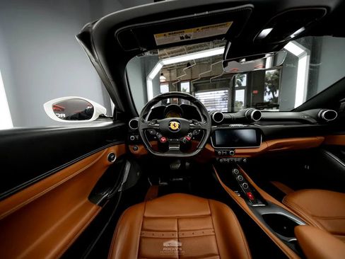 Used 2020 Ferrari Portofino RWD image 24