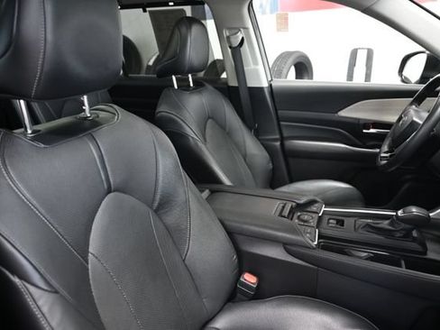 Certified 2024 Toyota Grand Highlander AWD image 9