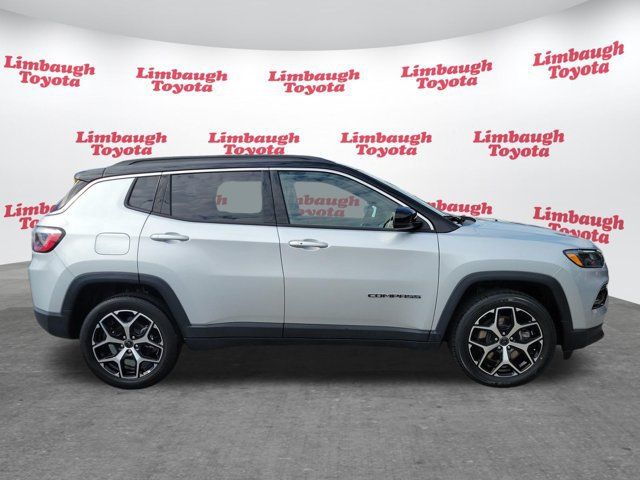 Used 2025 Jeep Compass Limited AWD/4WD image 2
