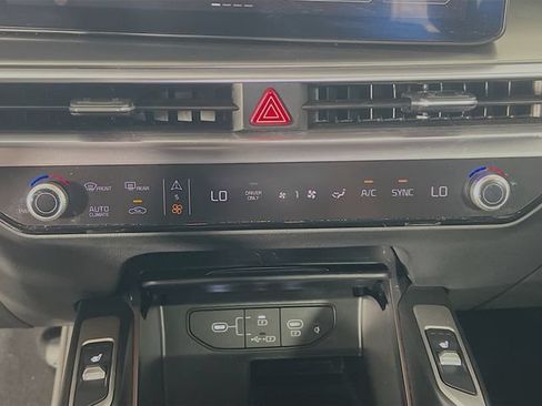 Used 2025 Kia Sorento EX AWD/4WD image 23