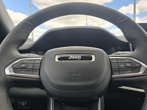 Used 2025 Jeep Compass Latitude w/ Altitude Special Edition AWD/4WD image 24