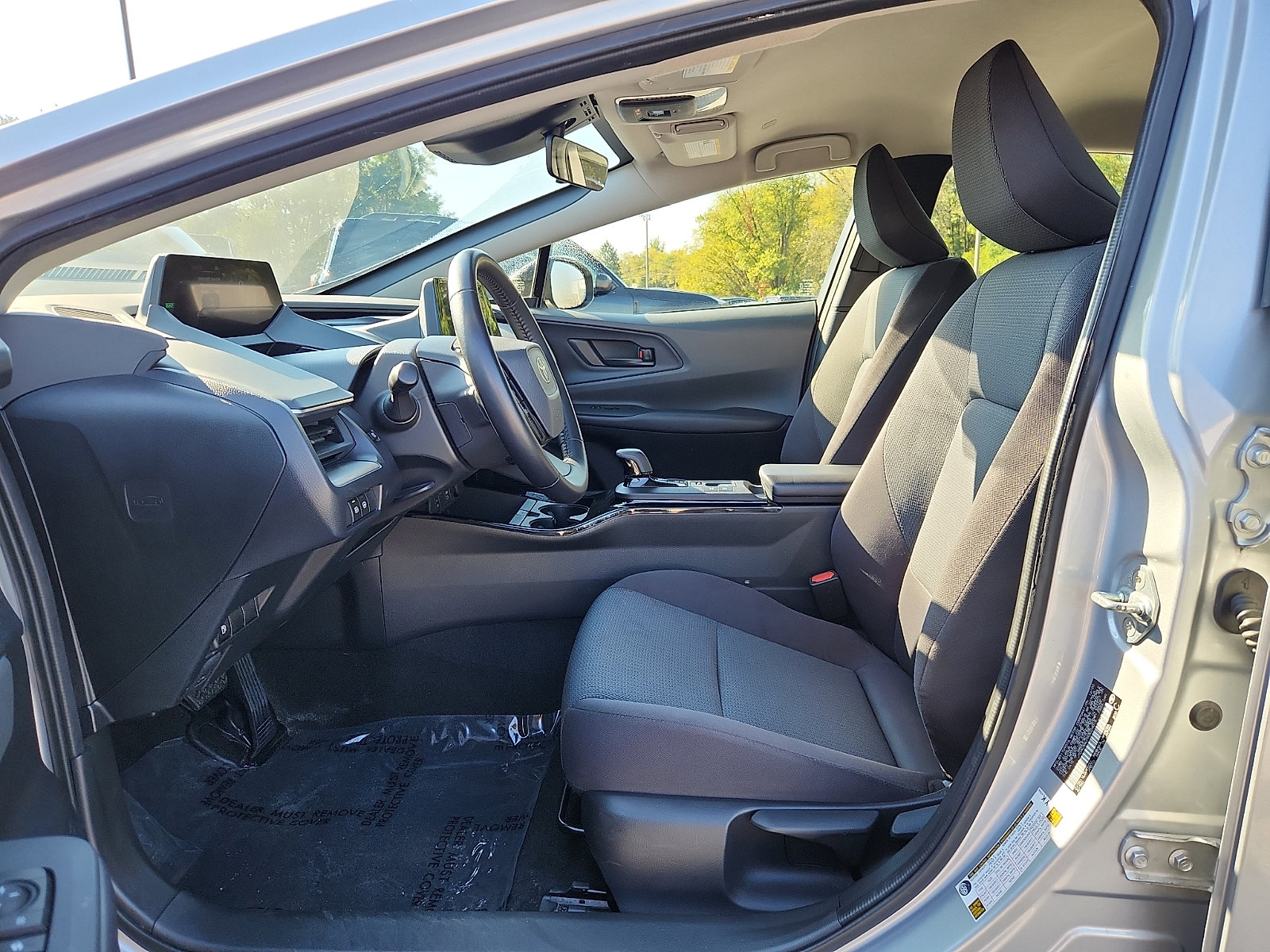Used 2024 Toyota Prius LE FWD image 13