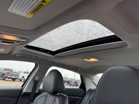 Used 2025 Hyundai Elantra Limited FWD image 6