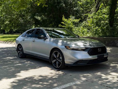 Used 2024 Honda Accord Sport image 2
