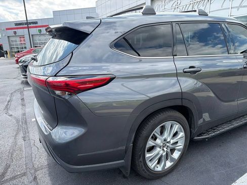 Used 2021 Toyota Highlander Limited AWD/4WD image 6
