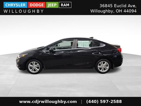 Used 2018 Chevrolet Cruze LT FWD image 6