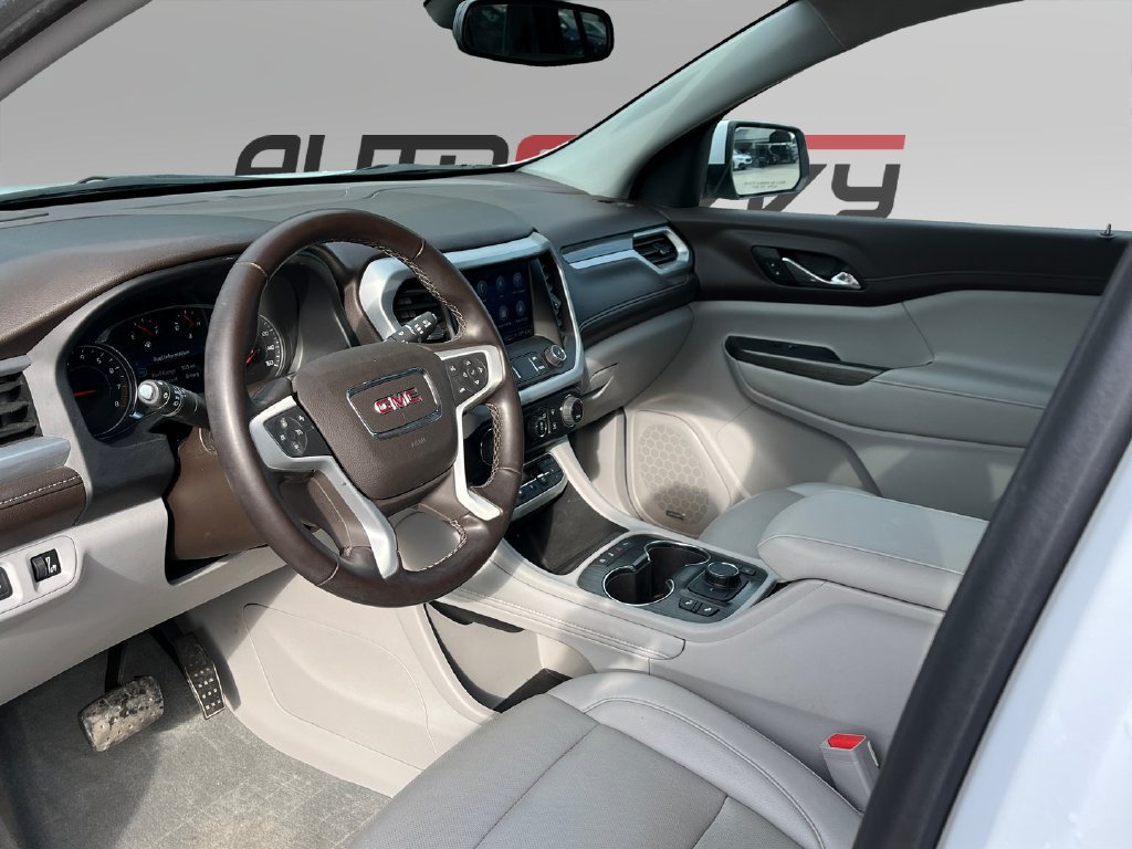 Used 2023 GMC Acadia SLT w/ LPO, Floor Liner Package FWD image 10