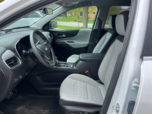 Used 2024 Chevrolet Equinox LT FWD image 3