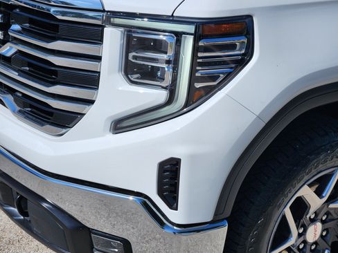 Used 2023 GMC Sierra 1500 SLT AWD/4WD image 28