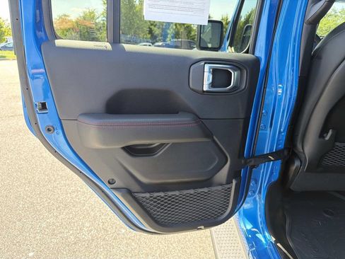 Used 2024 Jeep Wrangler Unlimited Rubicon w/ Technology Group AWD/4WD image 21