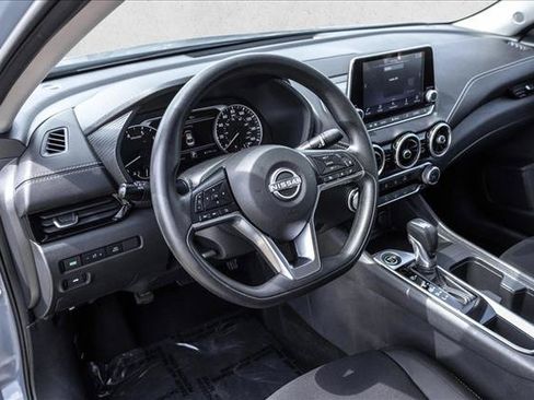 Used 2025 Nissan Sentra SV FWD image 10