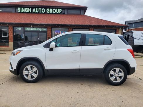 Used 2018 Chevrolet Trax LS AWD/4WD image 4