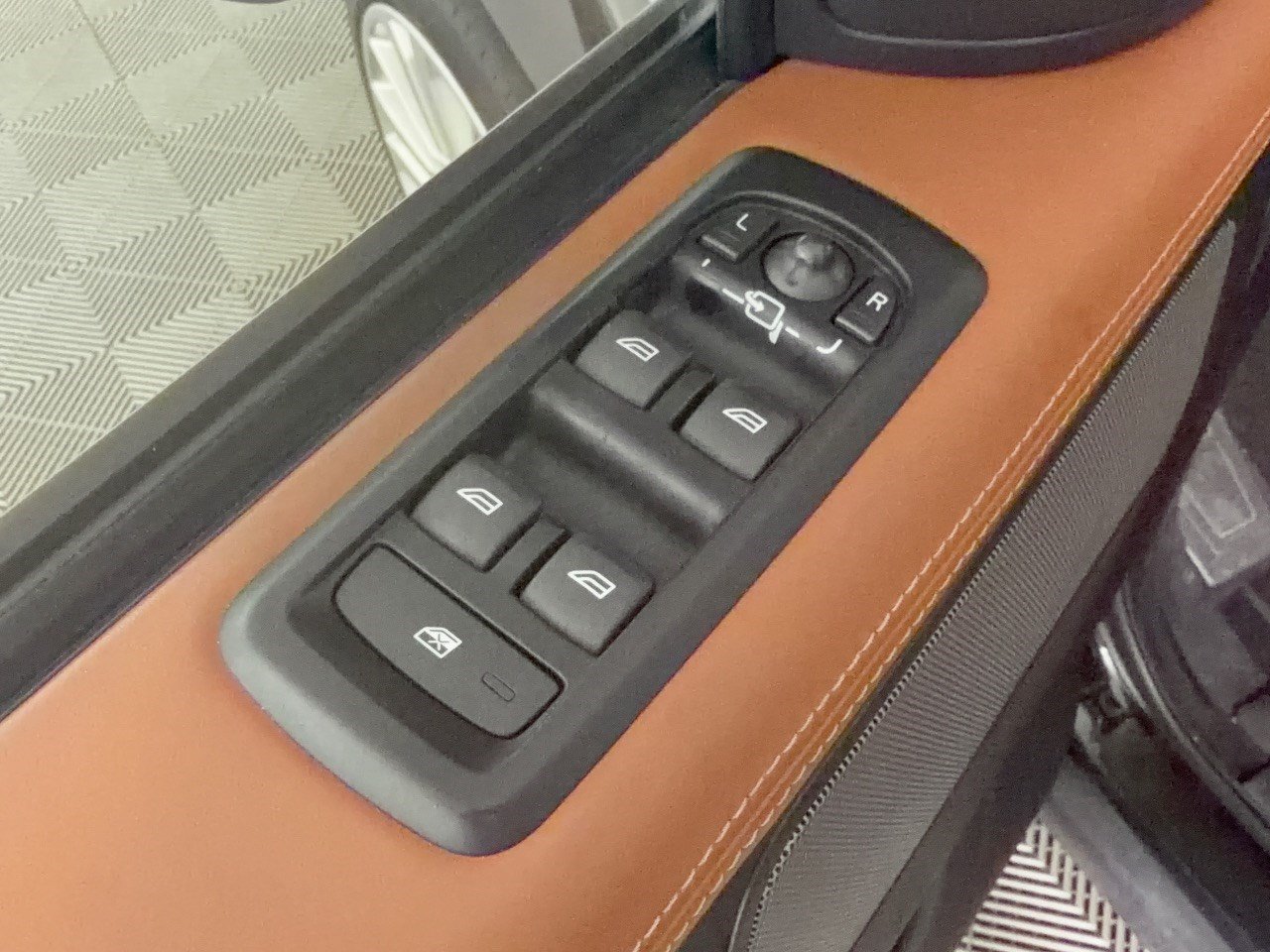 Used 2011 Land Rover Range Rover Sport HSE LUX AWD/4WD image 15