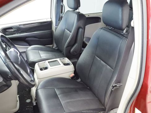 Used 2016 Chrysler Town & Country Touring w/ Driver Convenience Group FWD image 26