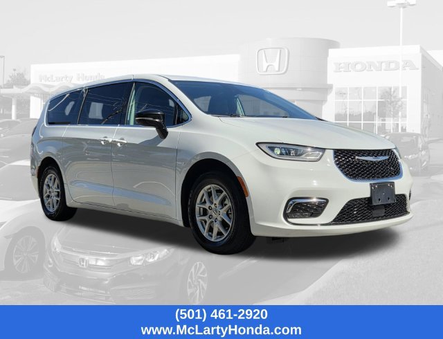 Used 2024 Chrysler Pacifica Touring-L FWD image 4