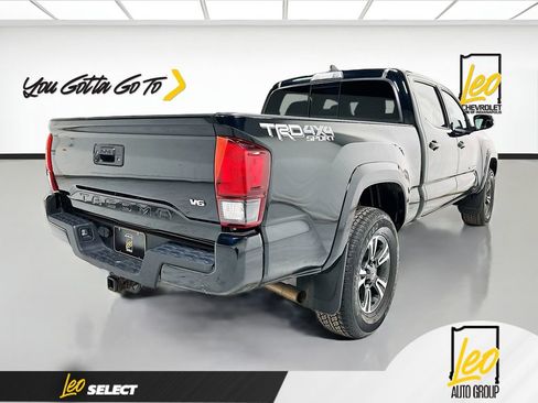 Used 2018 Toyota Tacoma TRD Off-Road image 5