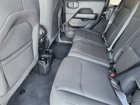 Used 2020 Jeep Wrangler Unlimited Sahara AWD/4WD image 30