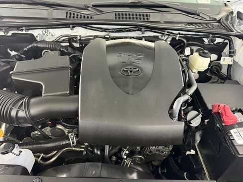 Used 2021 Toyota Tacoma TRD Sport w/ Technology Package AWD/4WD image 32