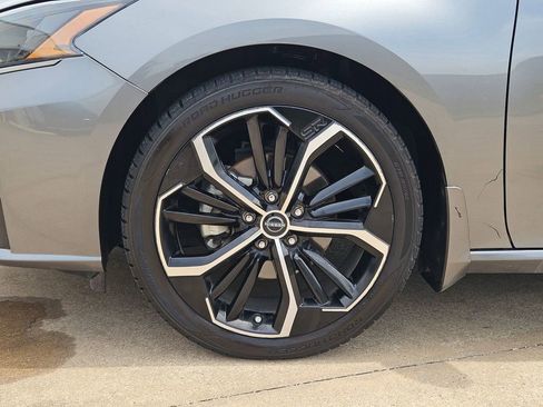 Used 2023 Nissan Altima 2.5 SR FWD image 32