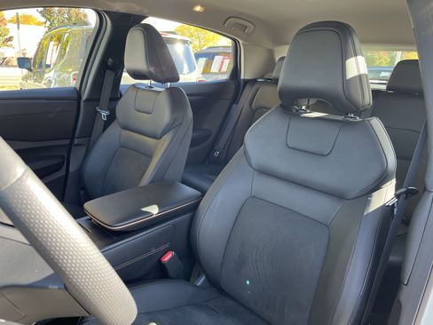 Used 2023 Nissan Ariya AWD image 9