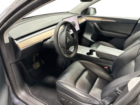 Certified 2023 Tesla Model Y Long Range AWD/4WD image 9