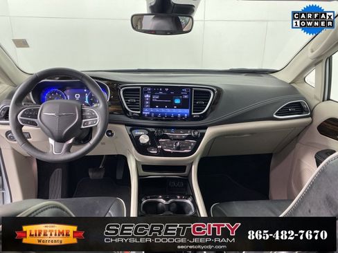 Used 2024 Chrysler Pacifica Limited image 27