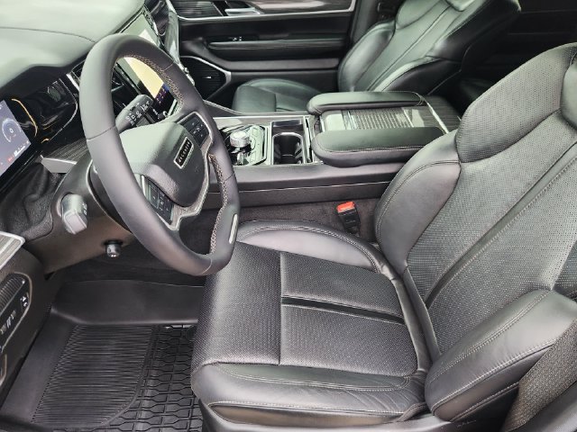 Used 2022 Jeep Wagoneer Series III w/ Flexible Seating Group AWD/4WD image 12