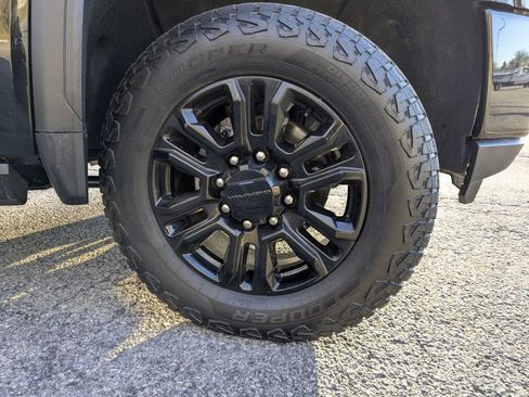 Used 2022 GMC Sierra 3500 Denali w/ Denali Black Diamond Edition image 36