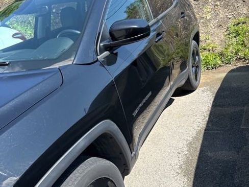 Used 2019 Jeep Compass Latitude AWD/4WD image 2