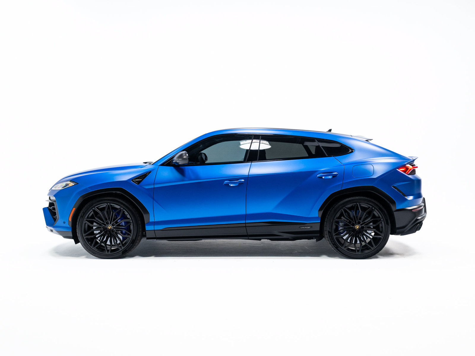Used 2025 Lamborghini Urus SE AWD/4WD image 2