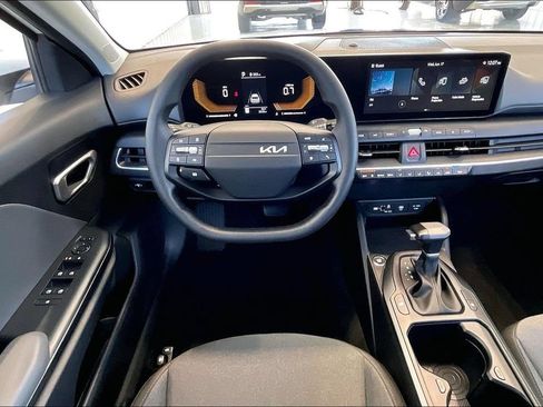 Used 2025 Kia K4 FWD image 5