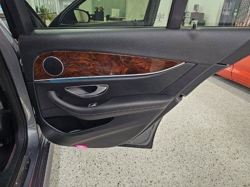 Used 2017 Mercedes-Benz E 300 4MATIC image 30