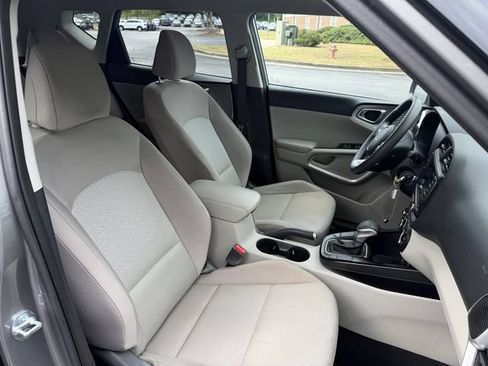 Used 2025 Kia Soul LX FWD image 31