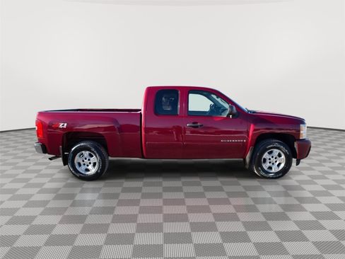 Used 2007 Chevrolet Silverado 1500 LT w/ Towing Package image 2