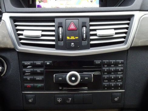 Used 2010 Mercedes-Benz E 350 4MATIC Sedan image 15