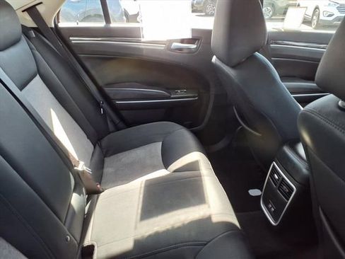 Used 2022 Chrysler 300 Touring w/ Sport Appearance Package image 11