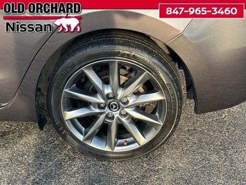 Used 2018 MAZDA MAZDA3 Grand Touring image 9