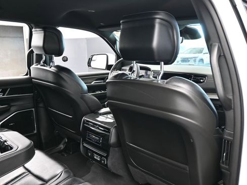 Used 2022 Jeep Wagoneer Series III RWD image 46