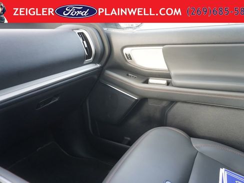 Used 2025 Ford Expedition Active AWD/4WD image 39