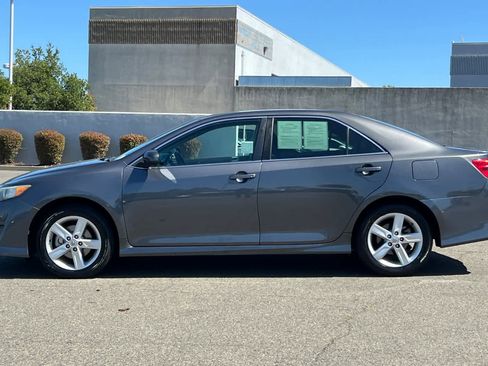 Used 2014 Toyota Camry SE FWD image 9
