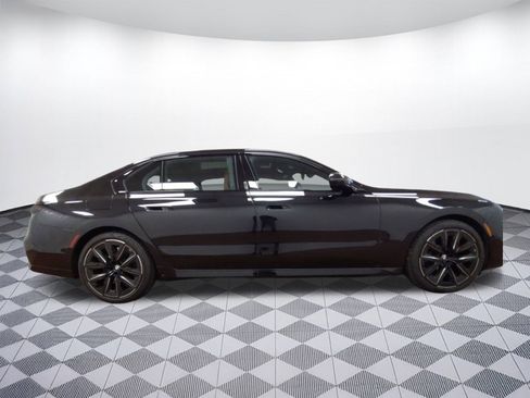 Used 2023 BMW 760i xDrive w/ Executive Package image 7
