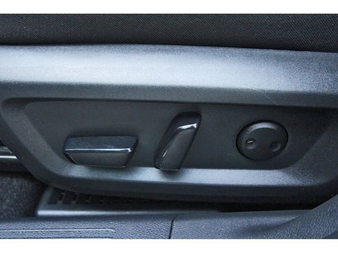 Used 2024 Nissan Rogue SV image 32