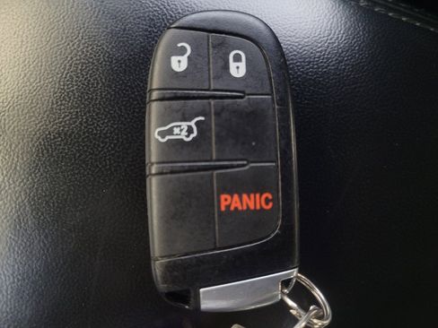 Used 2019 Jeep Grand Cherokee Laredo w/ Laredo X Package image 32