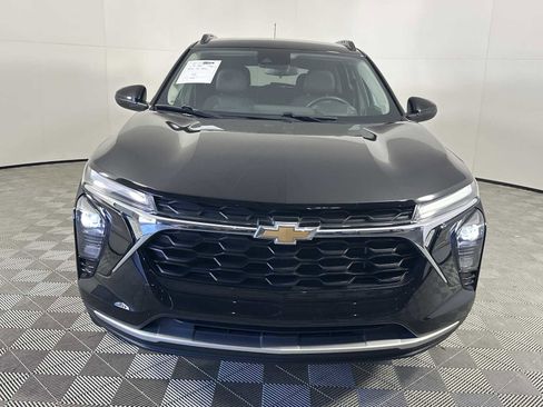 Used 2024 Chevrolet Trax LT w/ Driver Confidence Package FWD image 3